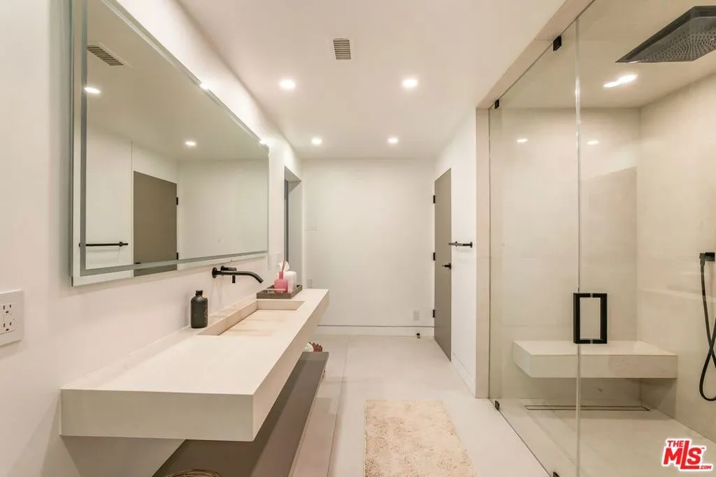 9405 Sierra Mar Place, Los Angeles, California 90069 home-pic-28